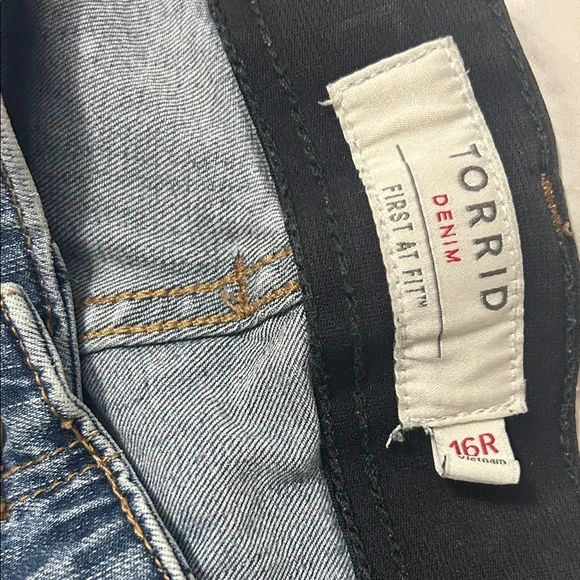 Torrid stretch Classic Blue Denim Jeans capris - Picture 3 of 4